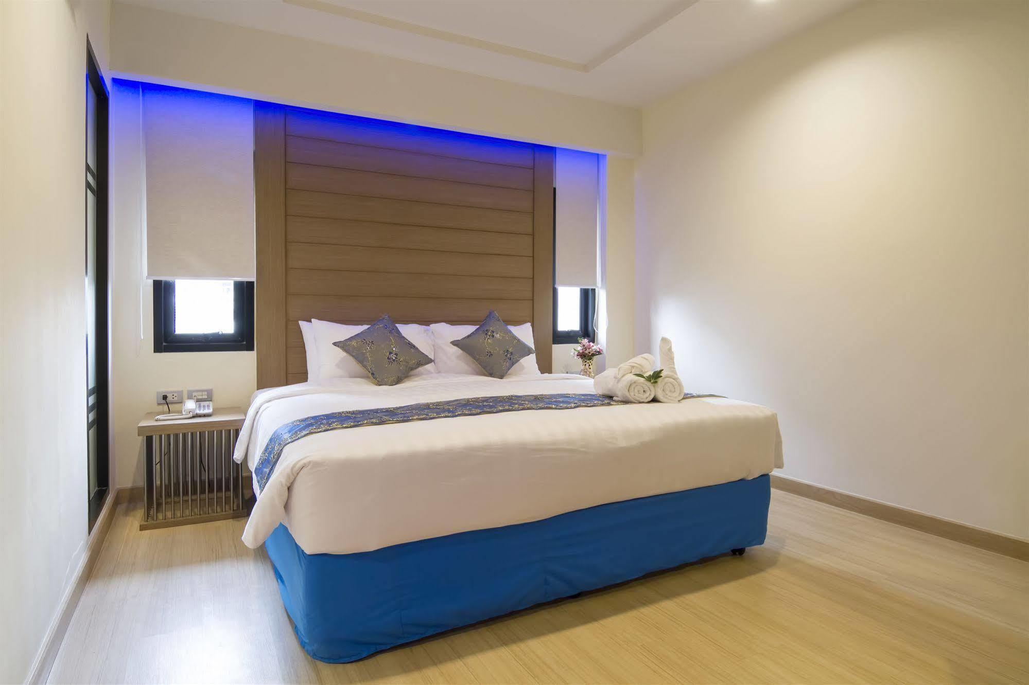 Eleven Avenue Suites Bangkok Zewnętrze zdjęcie