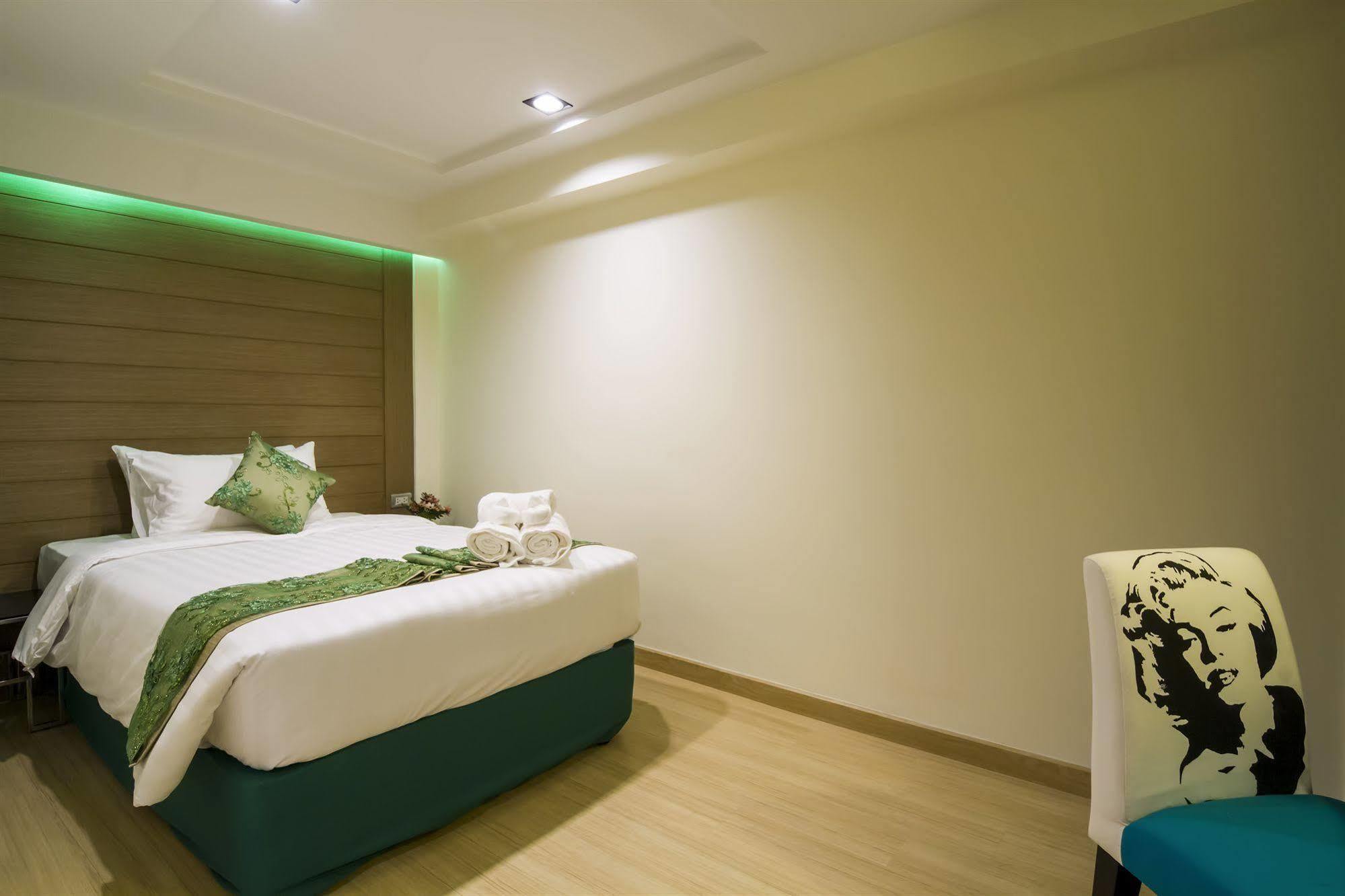 Eleven Avenue Suites Bangkok Zewnętrze zdjęcie