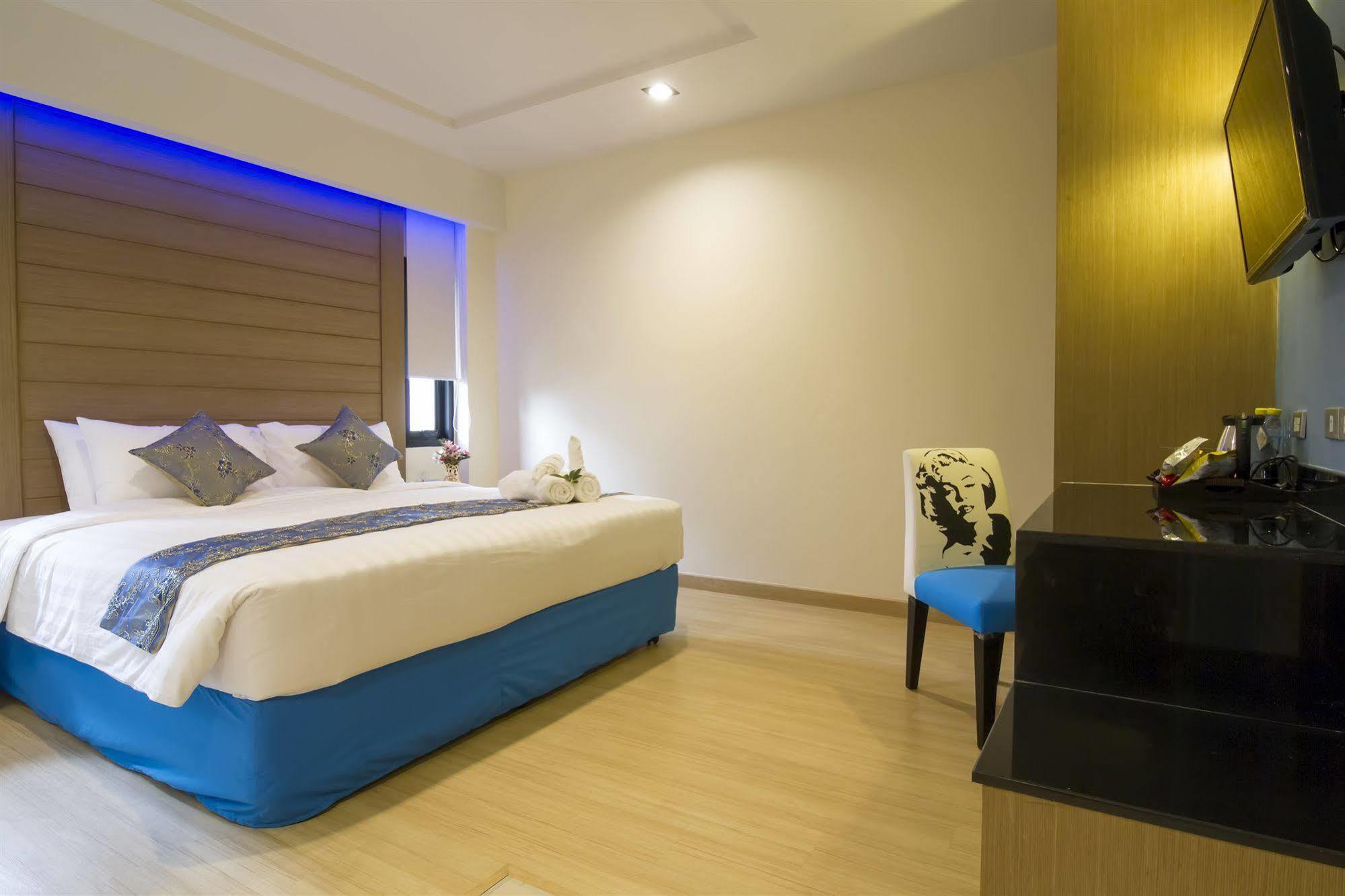 Eleven Avenue Suites Bangkok Zewnętrze zdjęcie