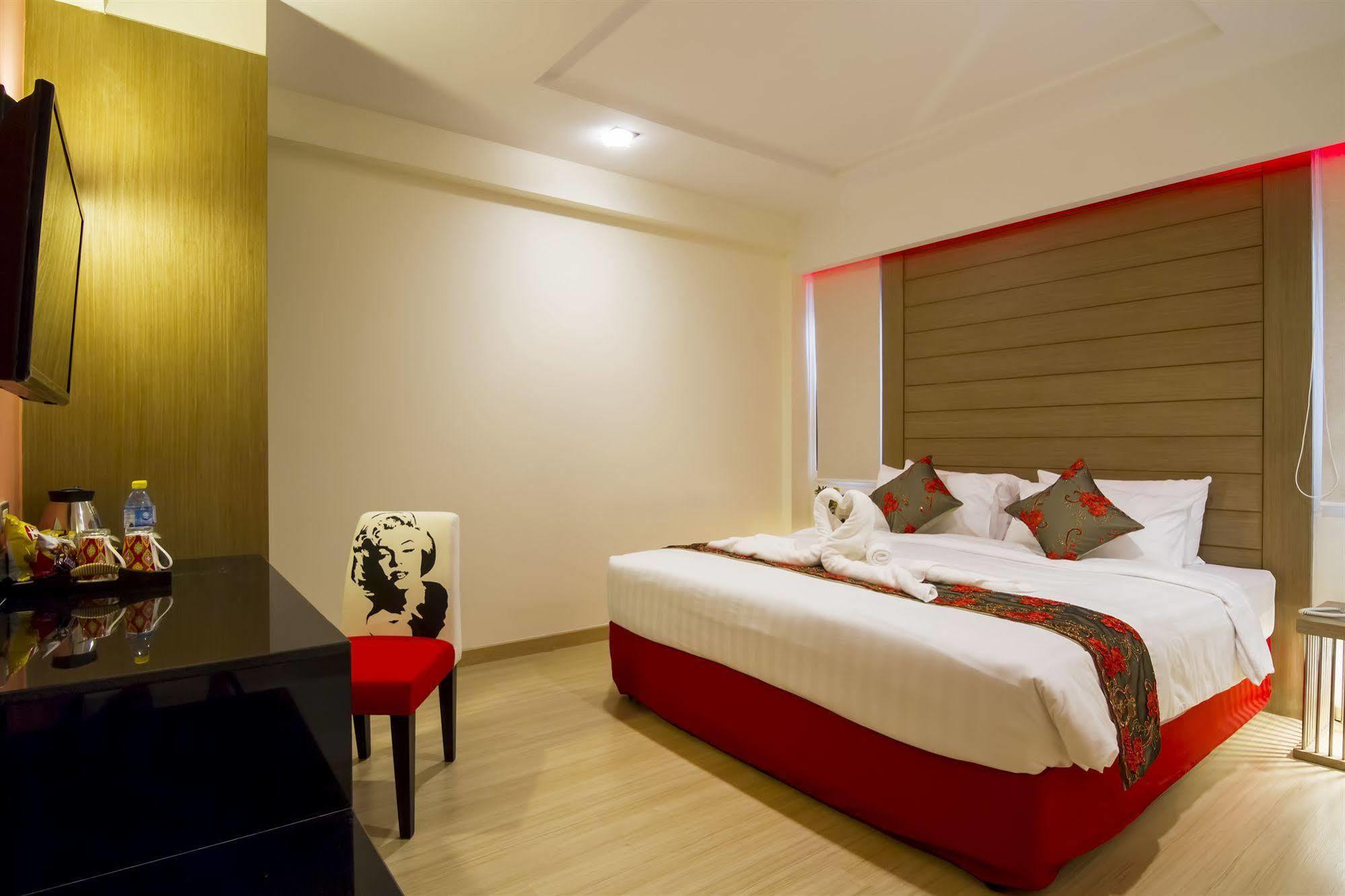 Eleven Avenue Suites Bangkok Zewnętrze zdjęcie
