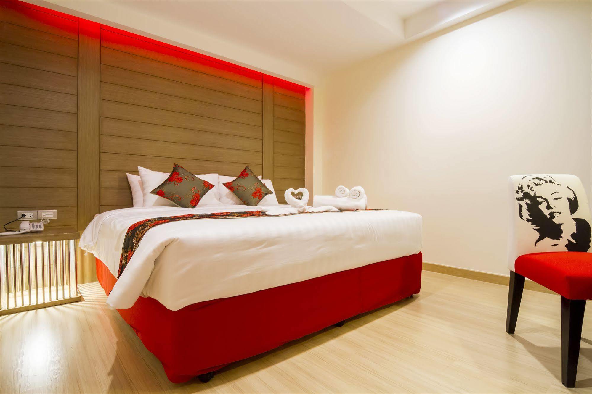 Eleven Avenue Suites Bangkok Zewnętrze zdjęcie