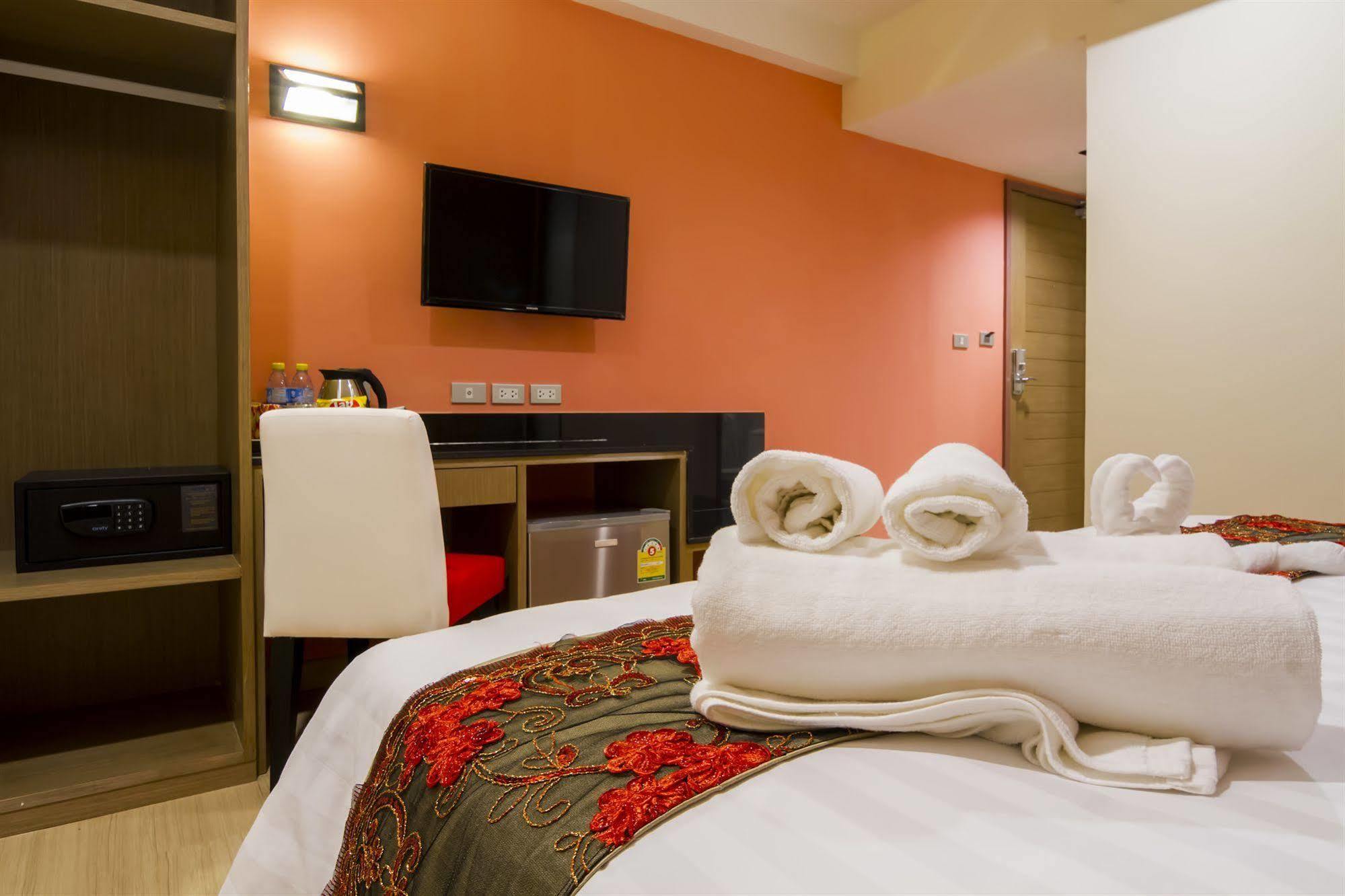 Eleven Avenue Suites Bangkok Zewnętrze zdjęcie