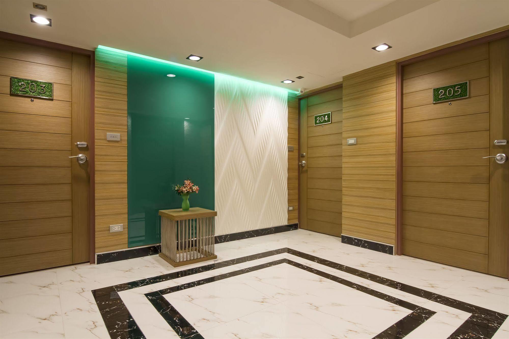 Eleven Avenue Suites Bangkok Zewnętrze zdjęcie